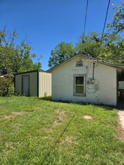 305 S Leon St, Gustine, TX 76455 photo 9
