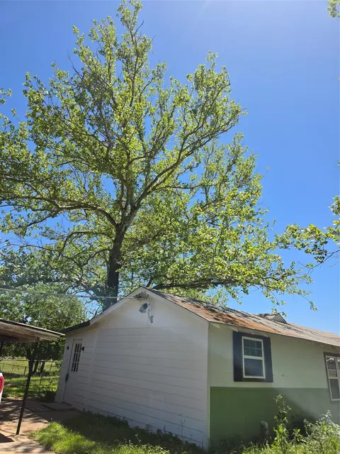 305 S Leon St, Gustine, TX 76455 photo 6