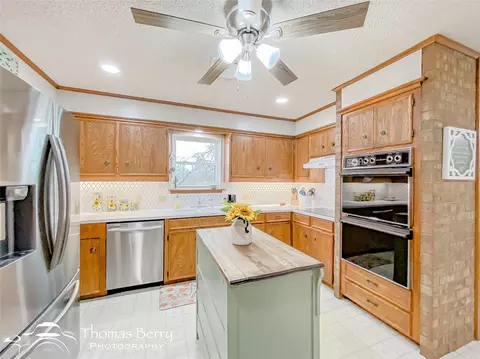 Kitchen - 3602 E Lake Rd, Abilene, TX 79601 photo 4 of 7