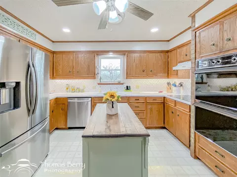 Kitchen - 3602 E Lake Rd, Abilene, TX 79601 photo 5 of 7