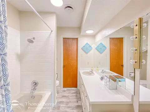 Bath - 3602 E Lake Rd, Abilene, TX 79601 photo 3 of 6