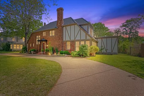 1307 N Hopson St, Sherman, TX 75092