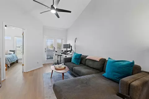 4104 N Hall St #325, Dallas, TX 75219