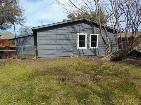 Exterior - 210 E Hammond St, Lancaster, TX 75146 photo 5 of 5