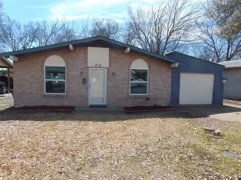 Exterior - 210 E Hammond St, Lancaster, TX 75146 photo 2 of 5