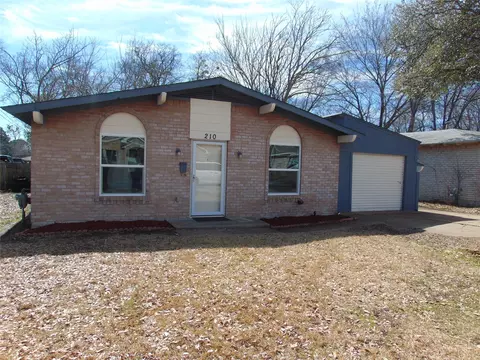 Exterior - 210 E Hammond St, Lancaster, TX 75146 photo 3 of 5
