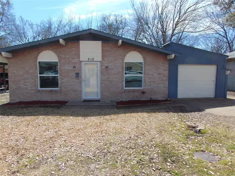 Exterior - 210 E Hammond St, Lancaster, TX 75146 photo 4 of 5