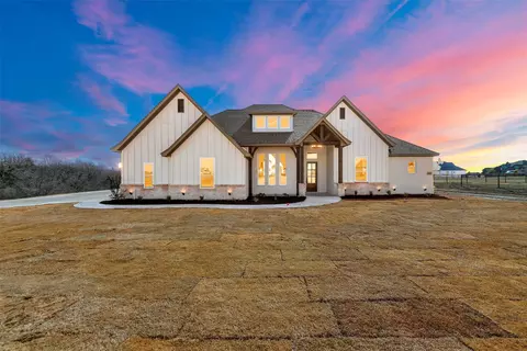 390 Red Bird Dr, Springtown, TX 76082