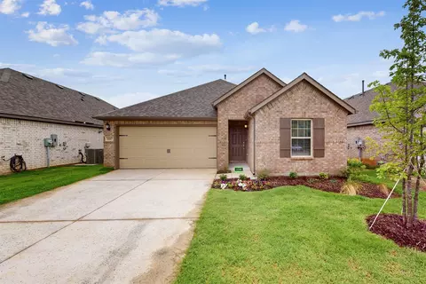 1117 S Hill Dr, Crowley, TX 76036