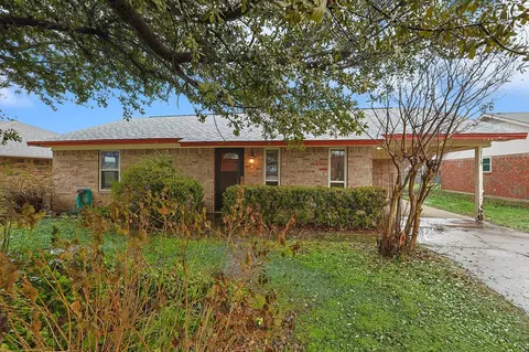114 Freese Dr, Sanger, TX 76266
