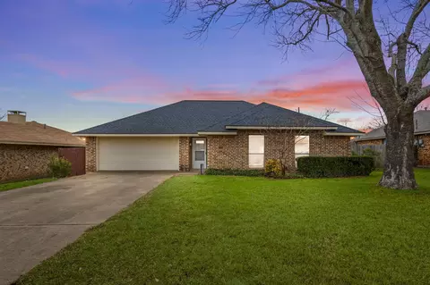 1309 Mockingbird Ln, Desoto, TX 75115