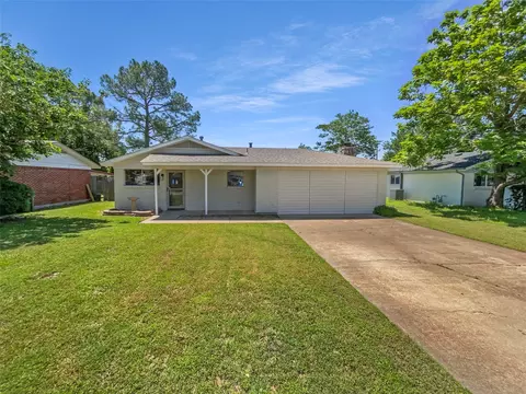 712 Brookfield Dr, Hurst, TX 76053