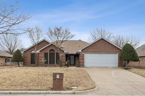 1318 Highland Dr, Mansfield, TX 76063