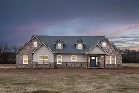 181 Trinity Cir, Bowie, TX 76230