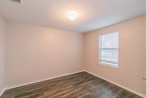 609 Chapman Dr, Lancaster, TX 75146 photo 5