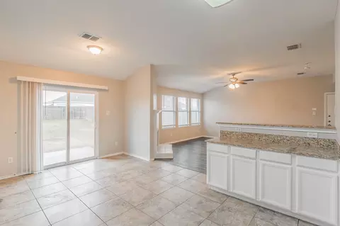 609 Chapman Dr, Lancaster, TX 75146 photo 8