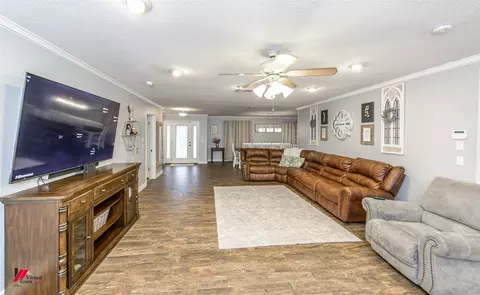Living - 1002 N Acres Ln, Springhill, LA 71075 photo 2 of 3