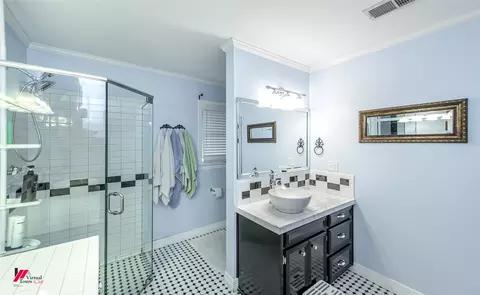 Bath - 1002 N Acres Ln, Springhill, LA 71075 photo 6 of 10