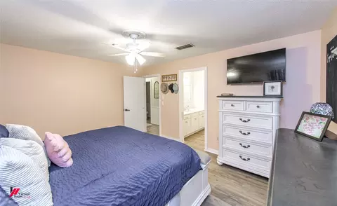 Bedroom - 1002 N Acres Ln, Springhill, LA 71075 photo 3 of 7