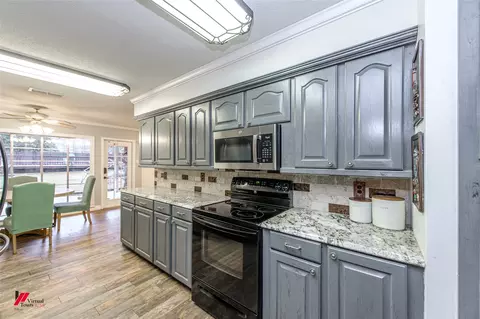 Kitchen - 1002 N Acres Ln, Springhill, LA 71075 photo 3 of 6