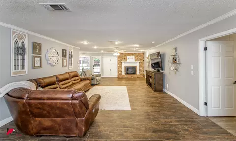 Living - 1002 N Acres Ln, Springhill, LA 71075 photo 1 of 3
