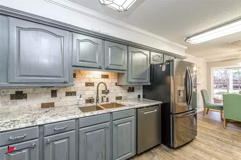 Kitchen - 1002 N Acres Ln, Springhill, LA 71075 photo 2 of 6