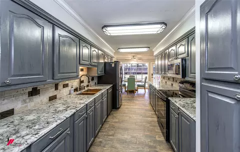 Kitchen - 1002 N Acres Ln, Springhill, LA 71075 photo 1 of 6