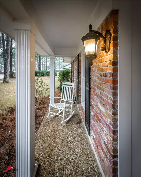 Exterior - 1002 N Acres Ln, Springhill, LA 71075 photo 2 of 3