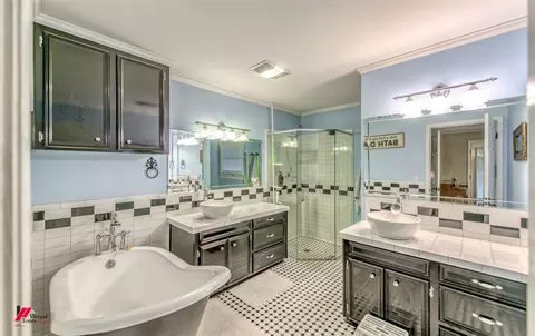 Bath - 1002 N Acres Ln, Springhill, LA 71075 photo 10 of 10
