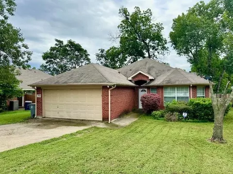 7026 London Fog Dr, Dallas, TX 75227