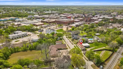 121 Kaufman St, Waxahachie, TX 75165