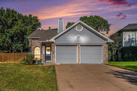 6801 Black Wing Dr, Fort Worth, TX 76137