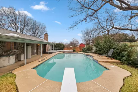 6208 Gayle Dr, North Richland Hills, TX 76180