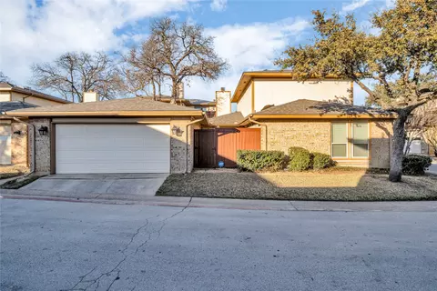 5 Meadow Ln, Bedford, TX 76021