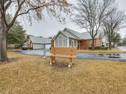 941 Bridges Dr, Arlington, TX 76012
