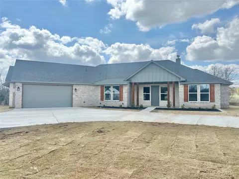 101 Villa Ct, Poolville, TX 76487