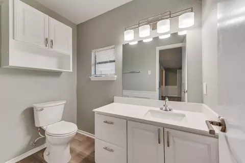 Bath - 1017 Mapleleaf Ln, Coppell, TX 75019 photo 3 of 3