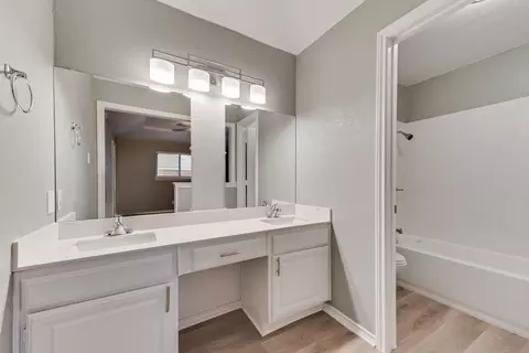 Bath - 1017 Mapleleaf Ln, Coppell, TX 75019 photo 2 of 3