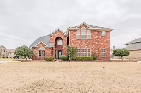 901 Roanoke Ct, Kennedale, TX 76060