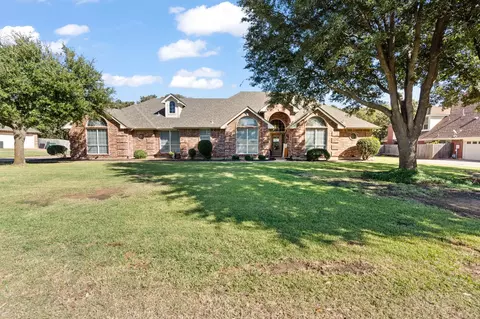 309 Meadow Oaks Dr, Burleson, TX 76028