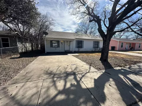 905 Poindexter Ave, Cleburne, TX 76033