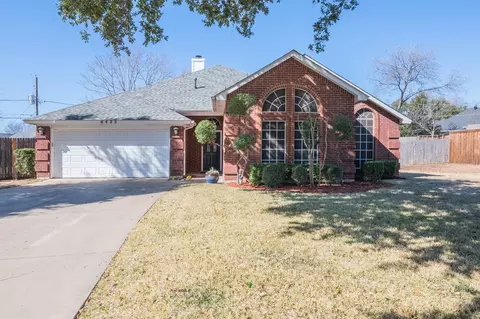 6425 Amundson Rd, North Richland Hills, TX 76182