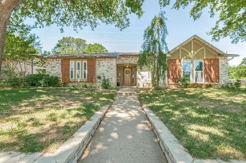 2925 White Oak Ln, Bedford, TX 76021