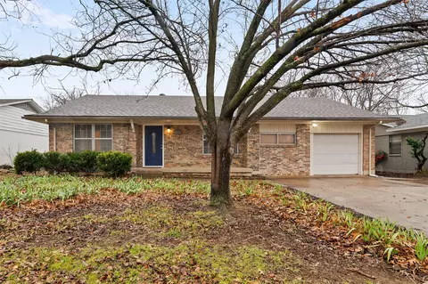 1229 Amherst Dr, Denton, TX 76201