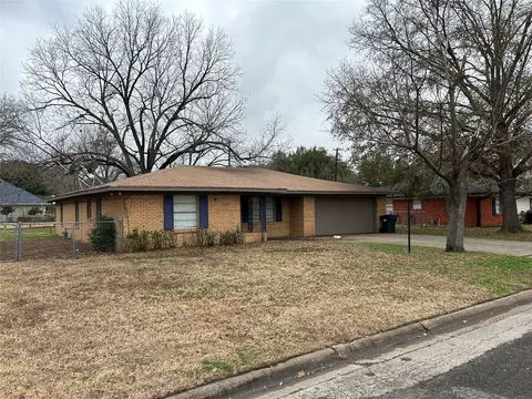 2016 W Belclaire Cir, Corsicana, TX 75110
