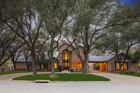 5901 Yardley Ct, Dallas, TX 75248