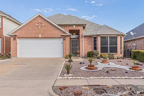 4785 Parkmount Dr, Fort Worth, TX 76137