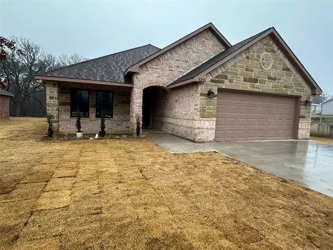 1213 S Brazos Ave, Cleburne, TX 76033