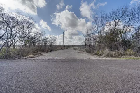 811 1st St, Maypearl, TX 76064