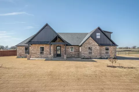 8636 Kassandra Dr, Sanger, TX 76266